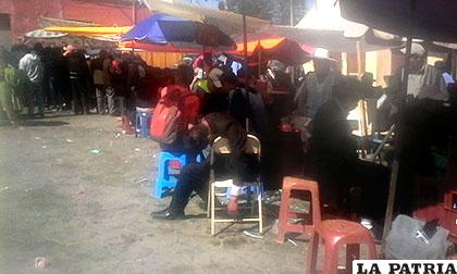 Desorden total en la playa de estacionamiento