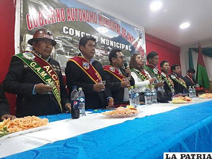 Autoridades presentes en el acto de aniversario de Antequera