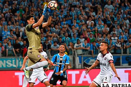El portero Esteban Andrada estuvo atento a las llegadas de los locales /conmebol.com