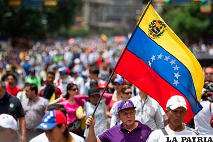 Surge nuevo pedido para disolver la Constituyente
