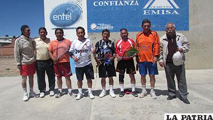 Integrantes de la selección orureña que se alistan para el nacional de Cochabamba