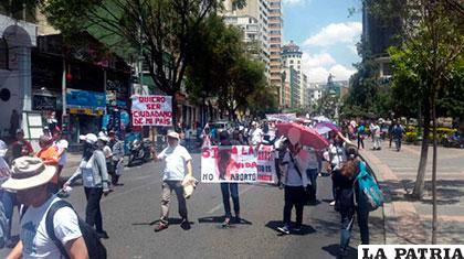 Activistas religiosos recorren el centro de la urbe en contra el aborto /ANF