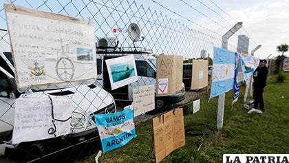 Muestras de apoyo a los tripulantes del submarino perdido