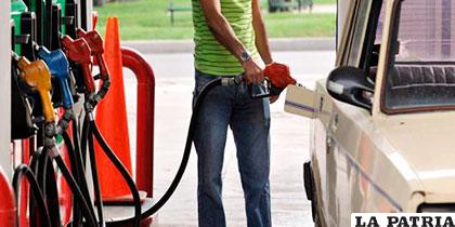 Distribución de nueva gasolina solo se realiza en Santa Cruz