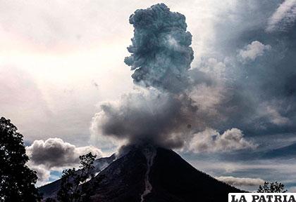 El volcán Agung se encuentra en el distrito de Karangasem