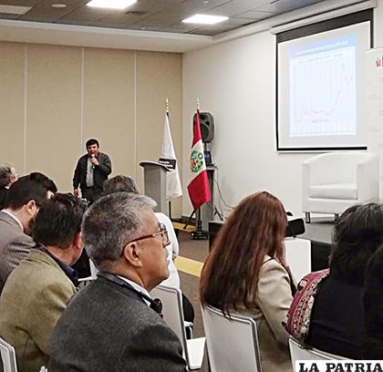 Ing. Félix Carrillo expositor en seminario de Lima
