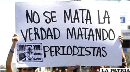 Un cartel expuesto durante una protesta por la muerte de periodistas en México /ANF

