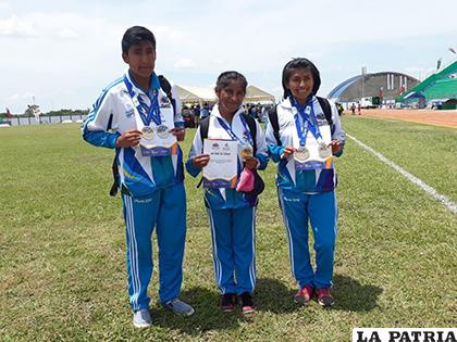 Tovar, Cuizara y Quispe obtuvieron medallas en el atletismo /cortesía Nemia Coca