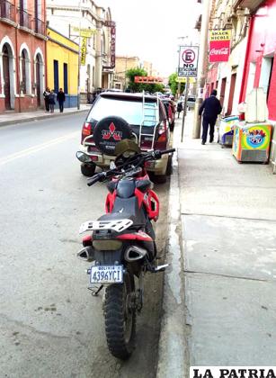 El conductor de la motocicleta se ganó el título del infractor del día / LA PATRIA
