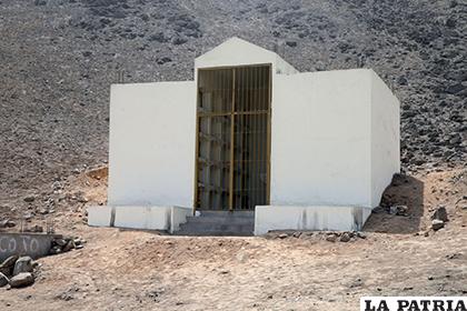 Mausoleo construido para enterrar a miembros del grupo terrorista Sendero 
Luminoso/ eldiario.com.ec