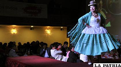 Las polleras, mantas y ponchos estarán en el primer diccionario de moda en Bolivia / LOSTIEMPOS.COM