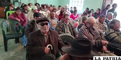 Miembros de la Sociedad de Libertad de las Personas Ciegas y Ambliopes durante la celebración de su aniversario/ LA PATRIA