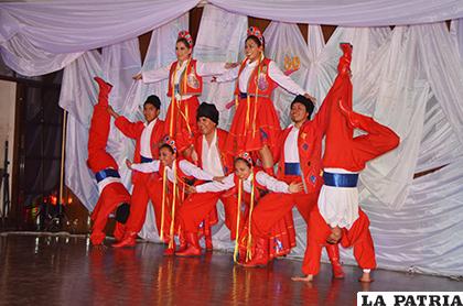 Magnífica demostración del Ballet Katushia / LA PATRIA