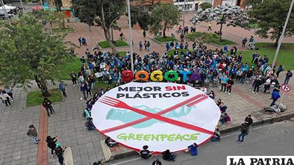 Colombianos en las calles para alertar las consecuencias edioambientales /GLOBOVISION.COM