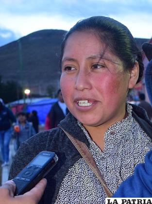 ANA MARÍA LLUSCO: 