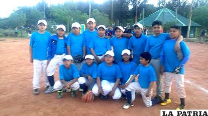 La selección orureña Sub-12 que se consagró campeona en el torneo nacional /cortesía Mirtha Vásquez