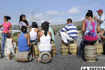 Garrafas vacías, como consecuencia de la crisis venezolana/ EL-CARABOBENO.COM