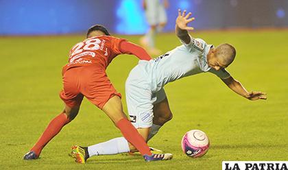La acción del compromiso en el cual Bolívar venció por 3 goles a 0 /APG

