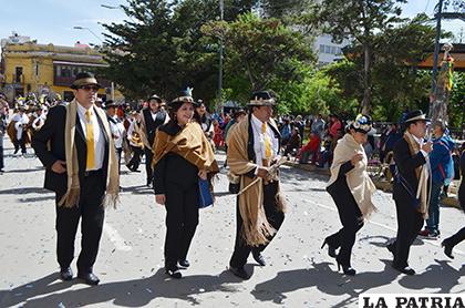Directorio de la Fraternidad Morenada Central Oruro a paso firme /LA PATRIA