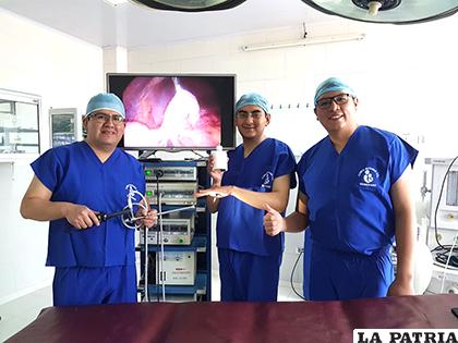 Pacientes operados mediante cirugía laparoscópica sin huella se recuperan 
rápidamente/ LA PATRIA