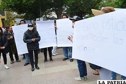 La protesta se realizó en la Plaza 10 de Febrero/ LA PATRIA