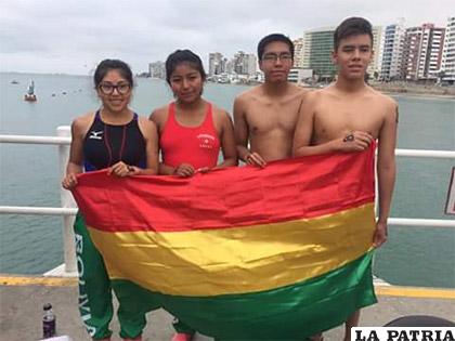 La delegación boliviana que participó en el torneo de Aguas Abiertas en Ecuador/ cortesía Nicolás Huanca  