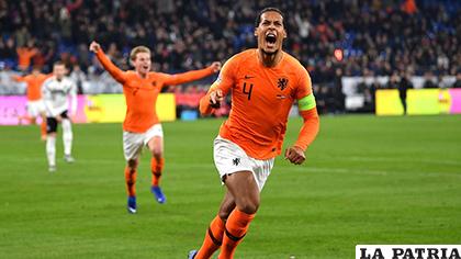 Los holandeses festejaron a lo grande el empate que les dio la clasificación/ eurosport.com