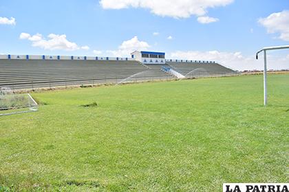 La cancha quedó vacía la mañana de ayer martes / Reynaldo Bellota - LA PATRIA