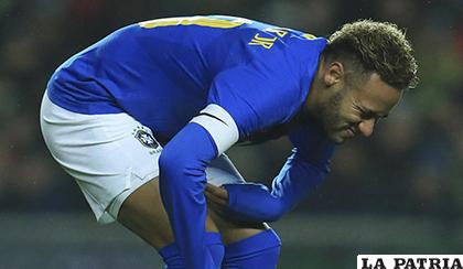 Neymar, siente el dolor en la ingle antes de ser sustituido 
/ mundodeportivo.com