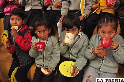 Estudiantes esperan que el desayuno escolar se reparta desde el primer día de clases en 2019 /LA PATRIA/ARCHIVO