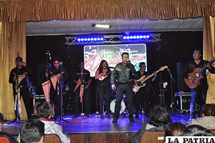 Valeno mostró toda su pasión por la música en Oruro /LA PATRIA/Fernando Rodríguez
