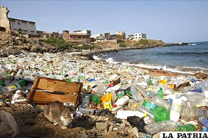 El plástico contamina cada rincón del planeta / ELDIARIO.ES