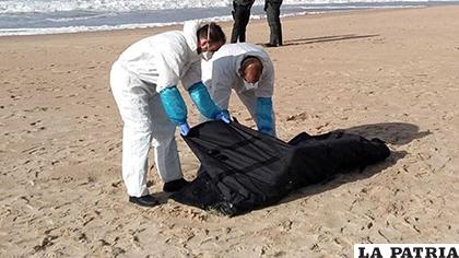 El cuerpo de uno de los fallecidos en un naufragio en Marruecos /rtve.es