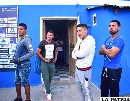 Los futbolistas Torrico, Gomes, Juárez y Ovando, entre otros, aguardan la respuesta de los dirigentes