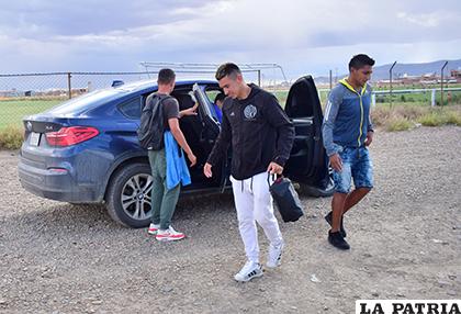 La crisis afecta a todos, los futbolistas se marchan del lugar sin entrenar /Reynaldo Bellota -LA PATRIA