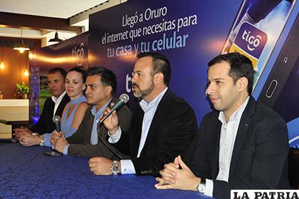 Ejecutivos nacionales de Tigo llegaron a Oruro para presentar el novedoso plan / LA PATRIA/Fernando Rodríguez