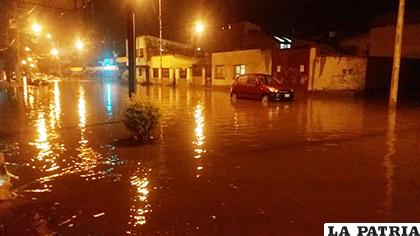 Algunas calles de la ciudad se inundaron la noche del martes / LA PATRIA/ARCHIVO