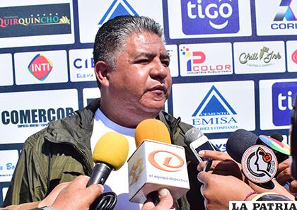 Wilson Martínez asegura que gestiona recursos para cumplir sus compromisos /Reynaldo Bellota - LA PATRIA

