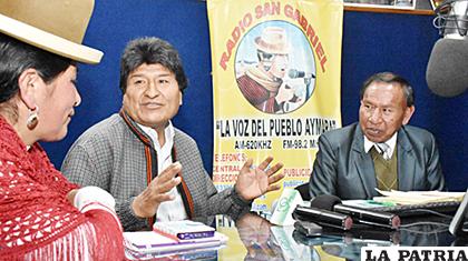 El presidente Evo Morales durante la entrevista en radio San Gabriel /ABI
