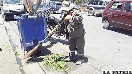 EMAO realizó tareas de limpieza y recolección de basura en el Cementerio General /EMAO
