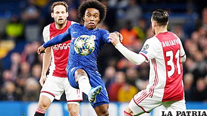 Chelsea y Ajax empatan 4-4 en un partidazo //marca.com
