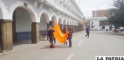 El color naranja representa el rechazo a la violencia a las mujeres y el apoyo a las víctimas /LA PATRIA
