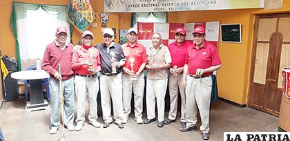 Los ganadores del torneo de golf realizado el fin de semana 
/cortesía Rodrigo Valdivia
