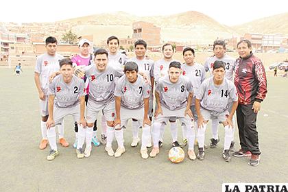 El equipo de Gaspetrol es parte del torneo de fútbol de Adapo 
/Carla Herrera /LA PATRIA