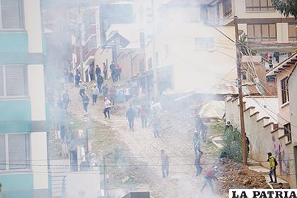 La gente bajaba por distintas calles para atacar