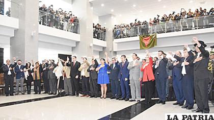 El gabinete ministerial del presidente renunciante Evo Morales durante su posesión el 22 de enero /ABI