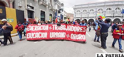 Los maestros están en huelga general indefinida desde hace varias semanas /LA PATRIA /ARCHIVO
