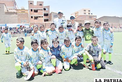 Los integrantes del equipo de Quiroziñhos campeones de la Sub-7 /Reynaldo Bellota /LA PATRIA