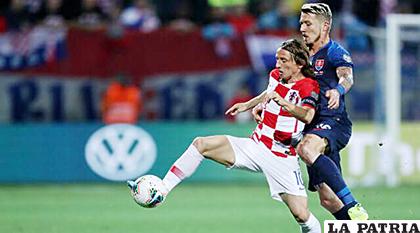 Croacia vence 3-1 a Eslovaquia y clasifica líder del grupo 