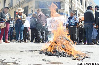 Familiares y padres de familia salieron en manifestaciones de protesta ante este caso /LA PATRIA